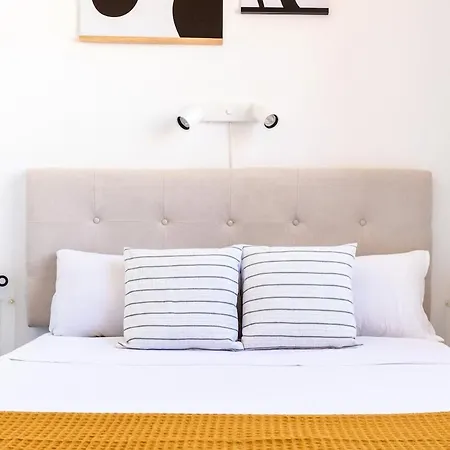 דירה Attic Oasis With Terrace